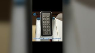 Control de acceso independiente con caja metálica resistente al agua